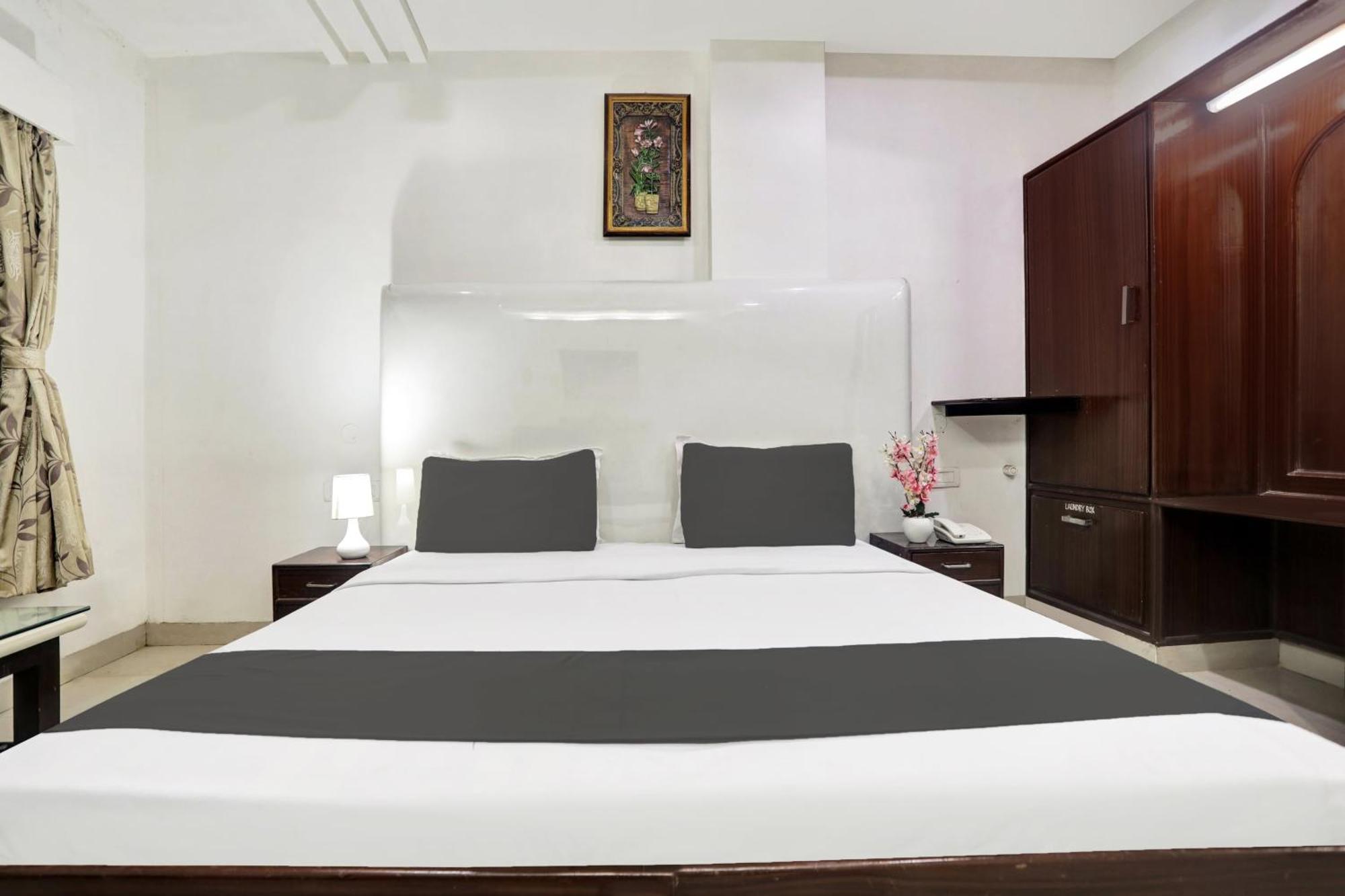 Townhouse Eluru Hotel Exterior photo